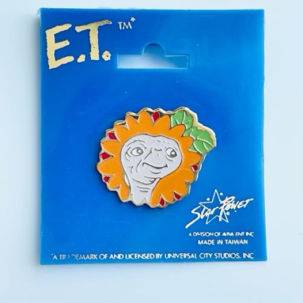 E. T. The Extra Terrestrial Movie Universal Studios Star Power Vintage Lapel Pin